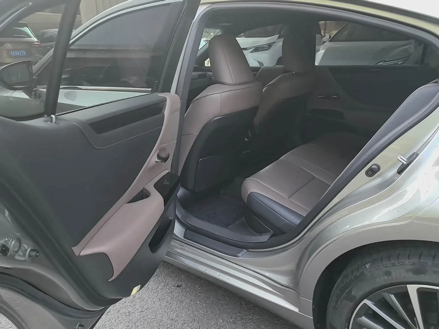 Lexus ES 2022 — Photo 5/9
