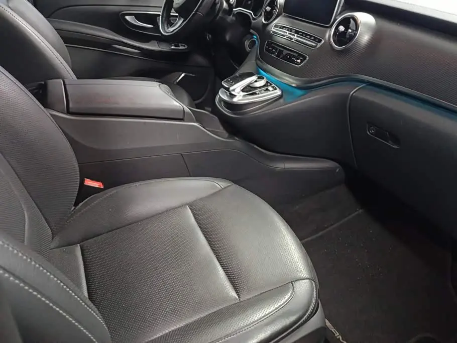 Mercedes-Benz V-Class 2021 — Photo 8/16