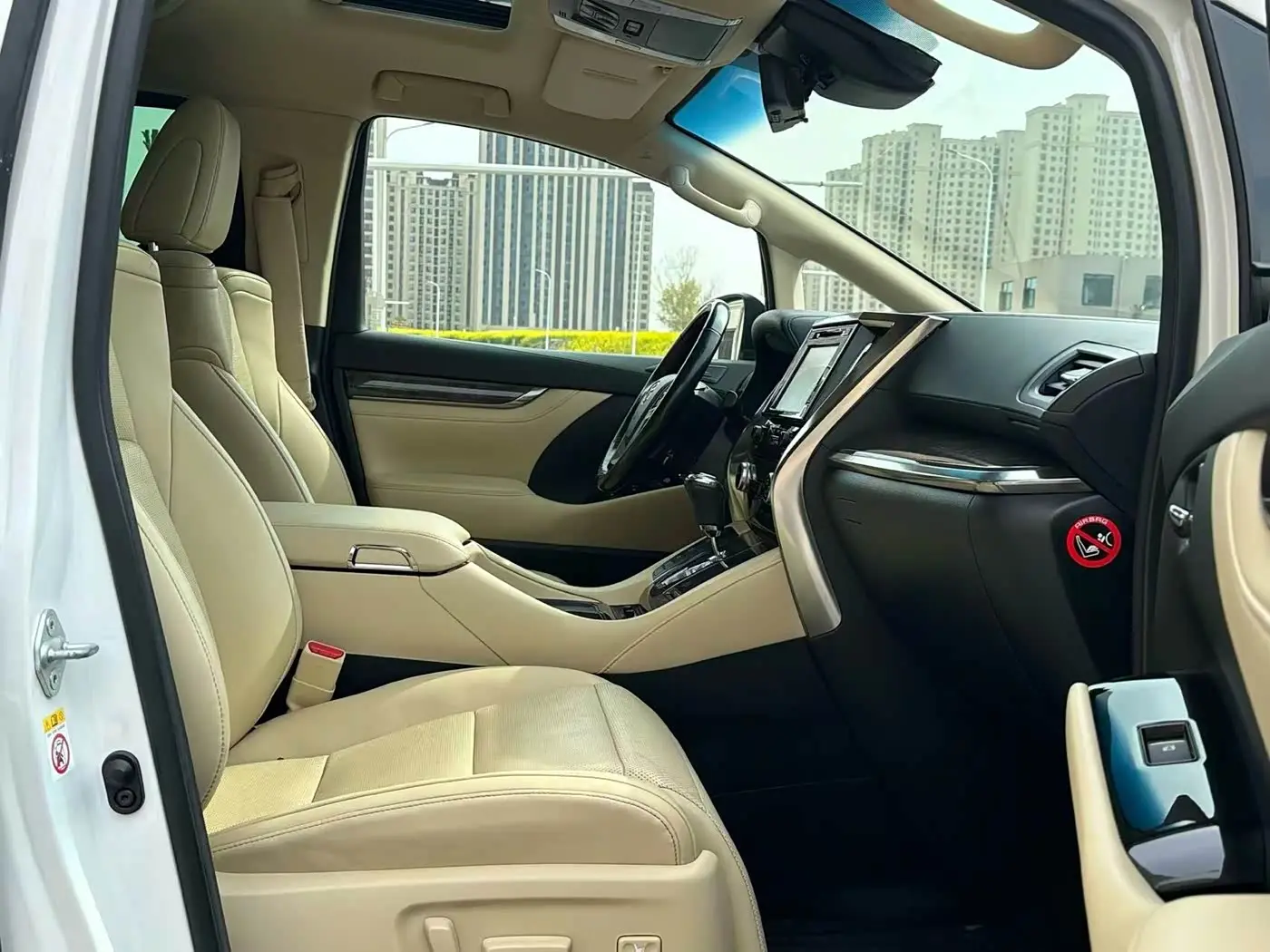 Toyota Alphard 2020 — Photo 8/11