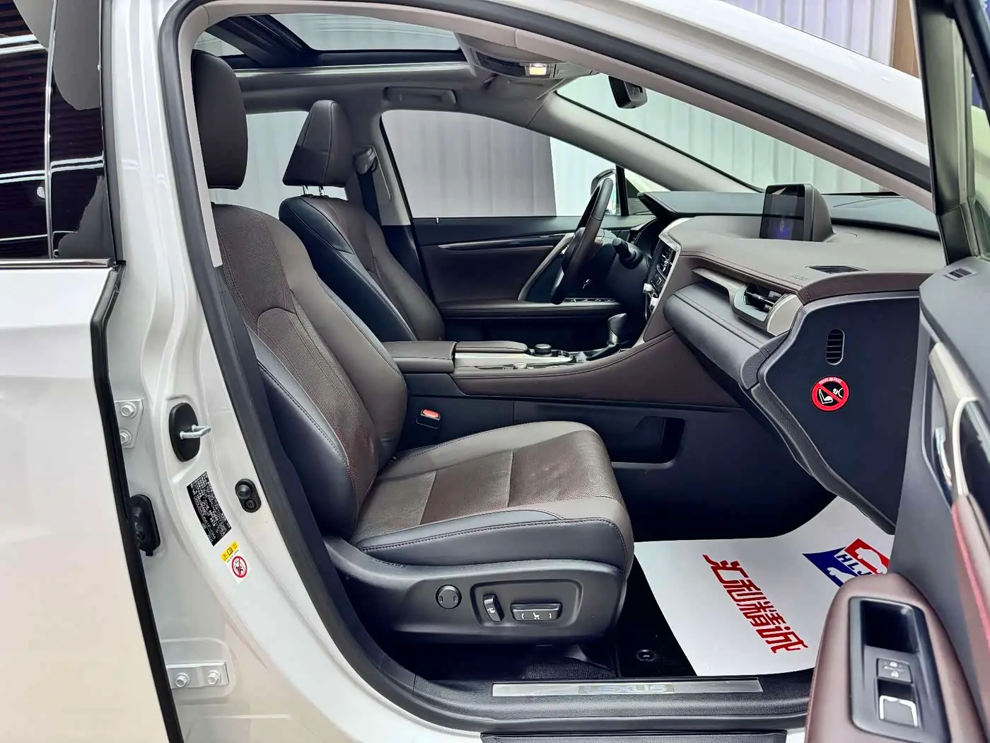 Lexus RX 2019 — Şəkil 17/20