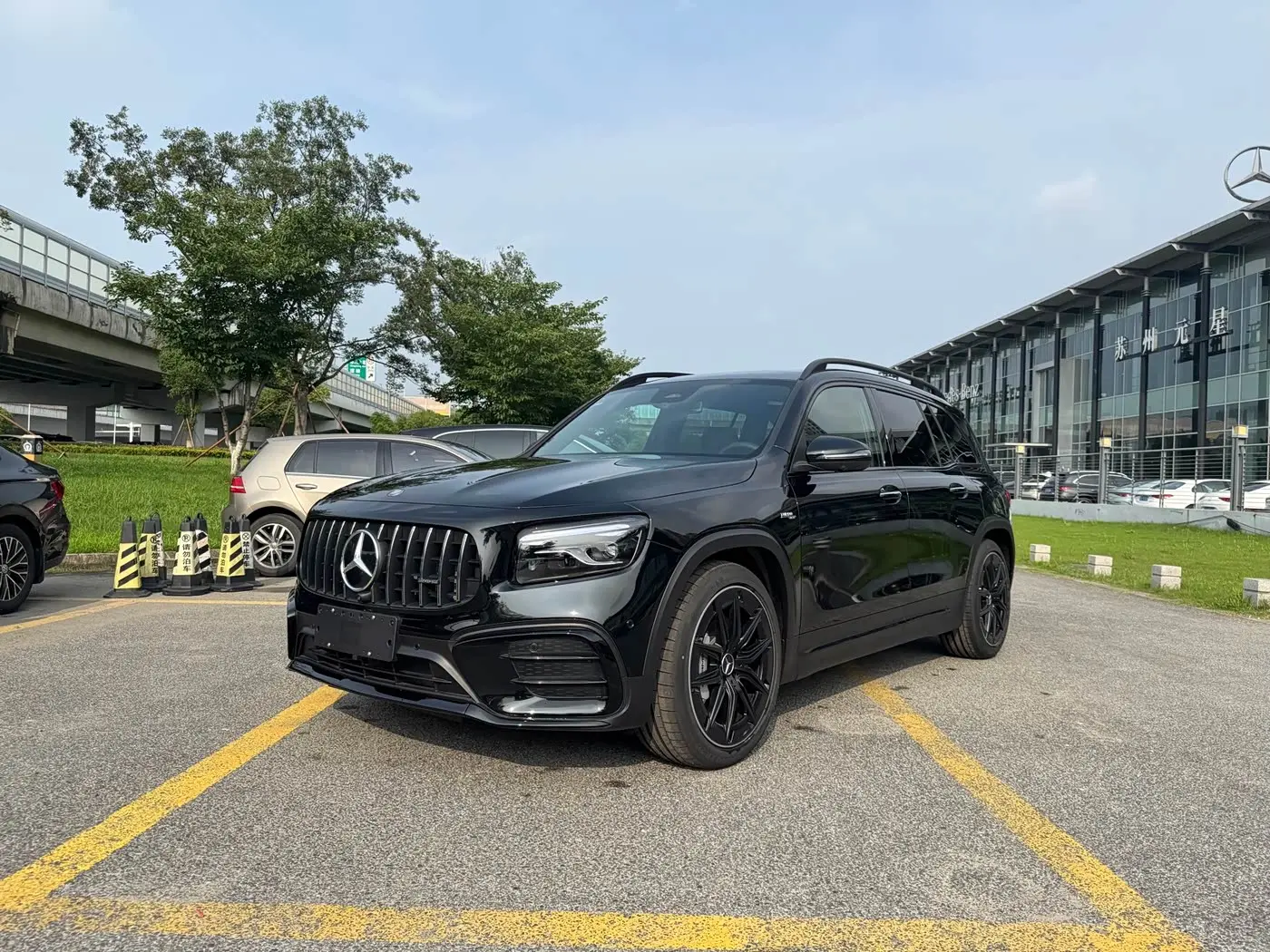 Mercedes-Benz GLB AMG 2026 — Şəkil 1/19