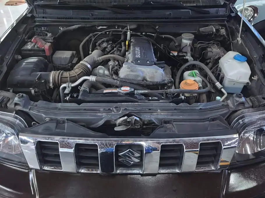 Suzuki Jimny 2018 — Şəkil 10/16
