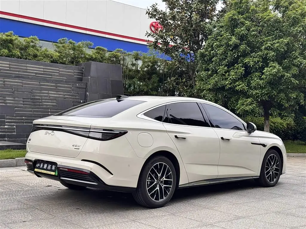 BYD Seal 07 DM-i 2025 — Photo 13/15