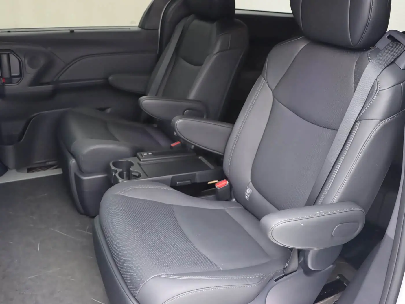 Toyota Sienna 2025 — Photo 16/20