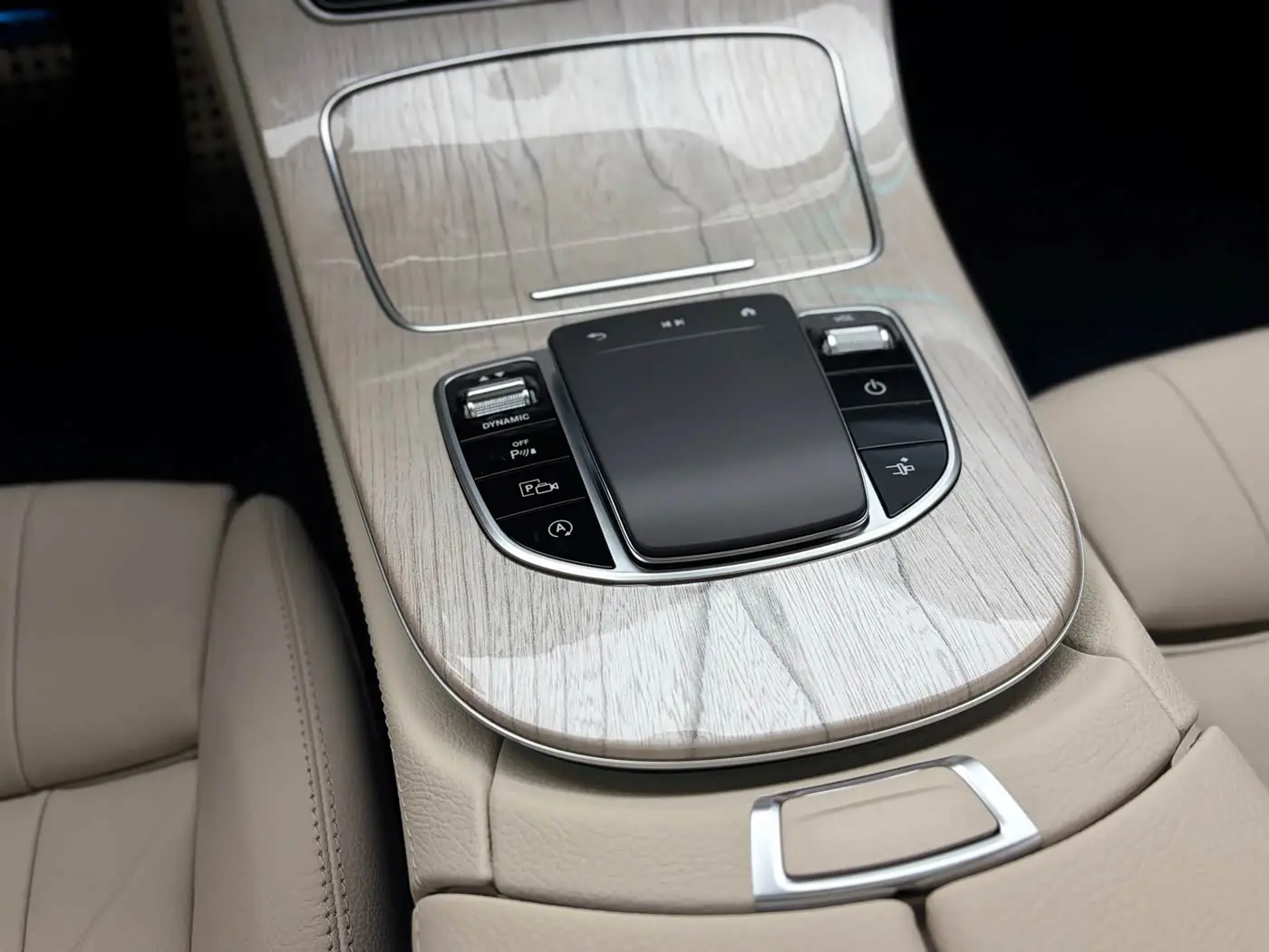 Mercedes-Benz E-Class 2023 — Şəkil 17/20