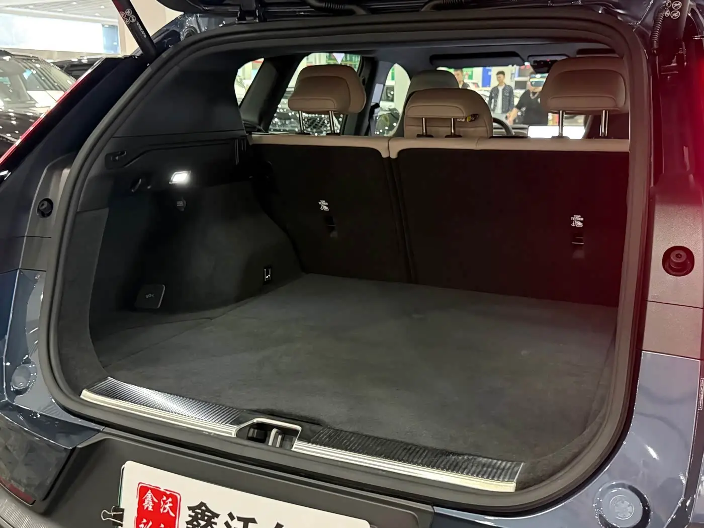 Volvo XC70 Plug-in Hybrid 2025 — Фото 16/17