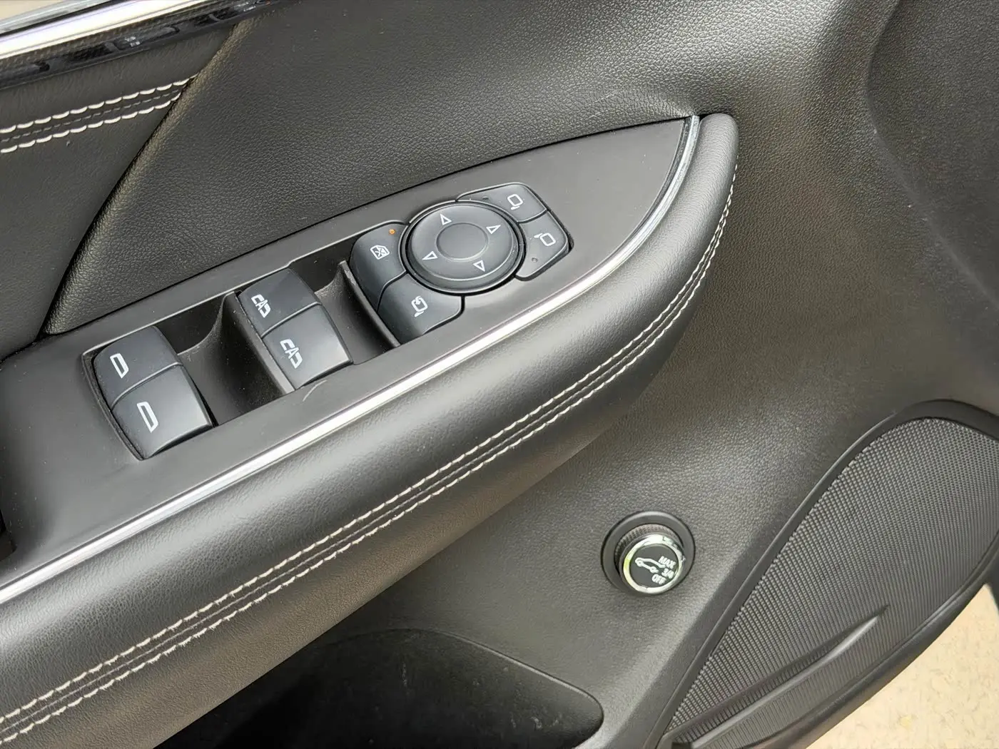Buick Envision Plus 2023 — Фото 8/20