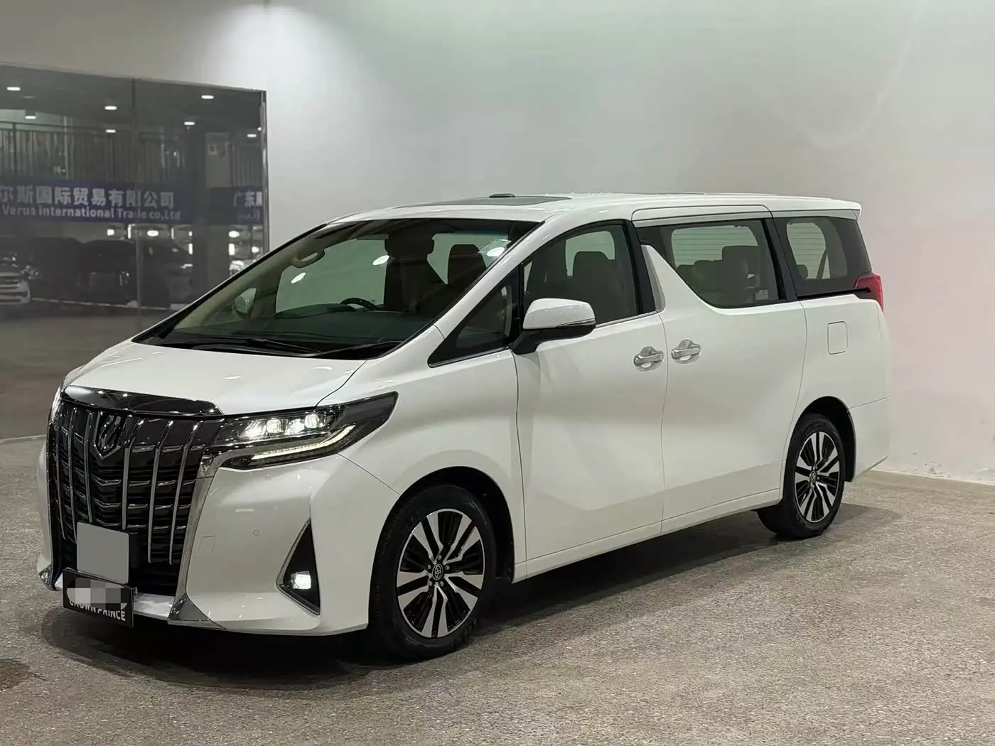 Toyota Alphard 2019 — Photo 1/20
