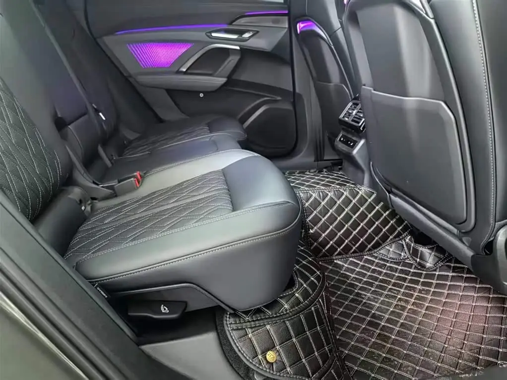Audi Q5L 2026 — ფოტო 8/18