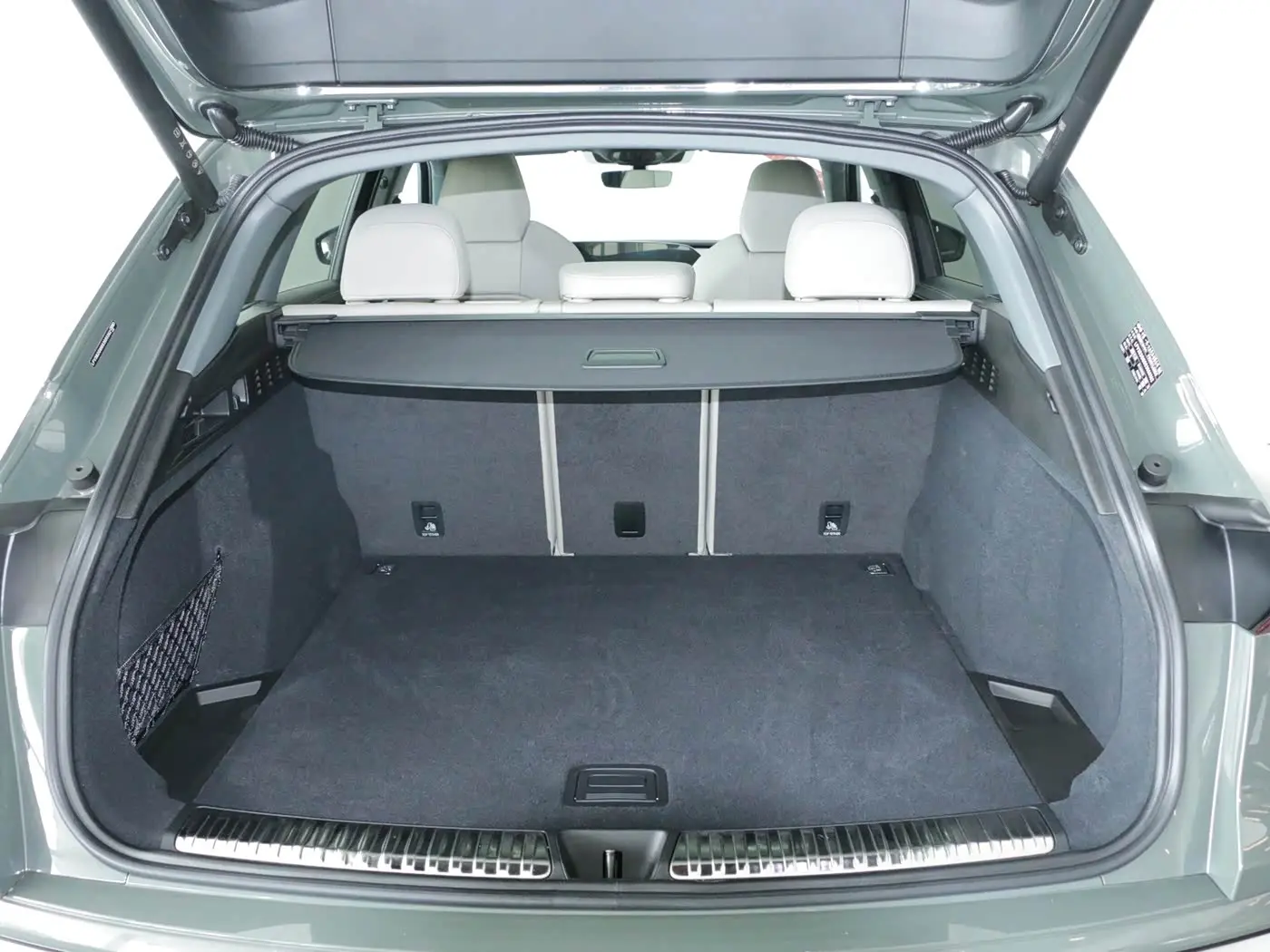 Audi Q5L 2025 — Photo 8/10