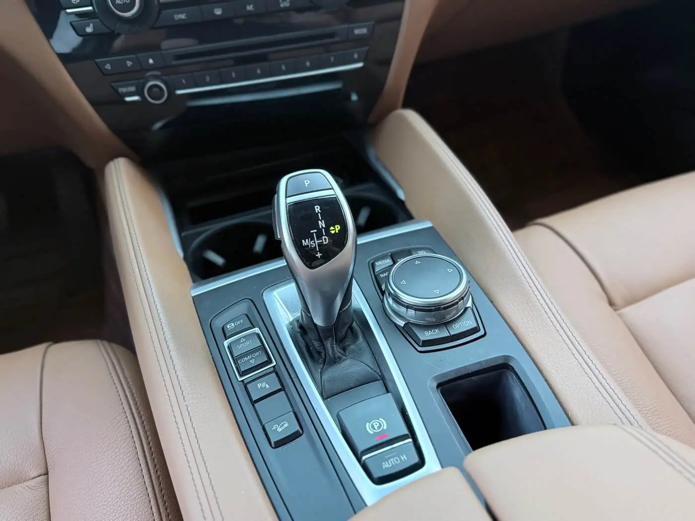 BMW X6 2015 — Photo 8/16