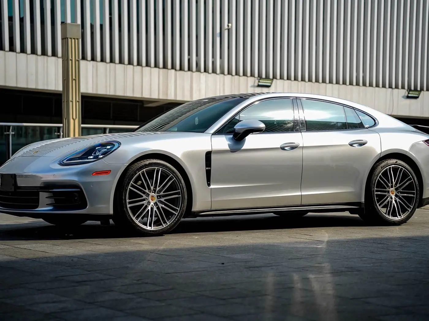 Porsche Panamera 2018 — Фото 1/20