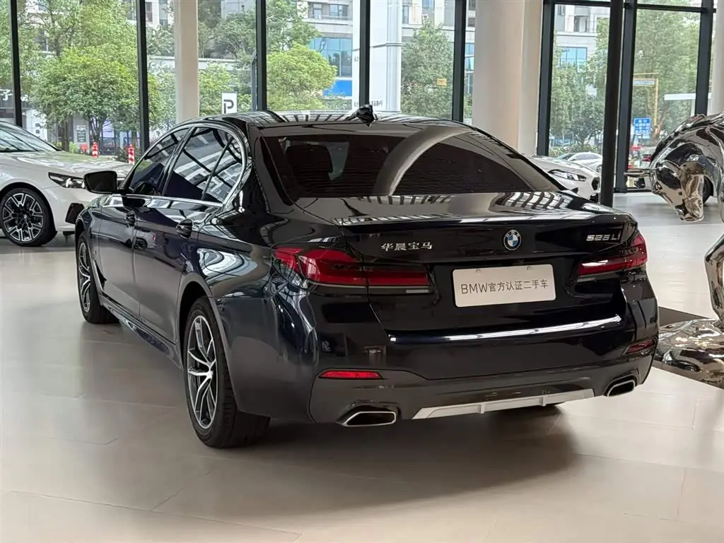 BMW 5 Series 2023 — Şəkil 11/16