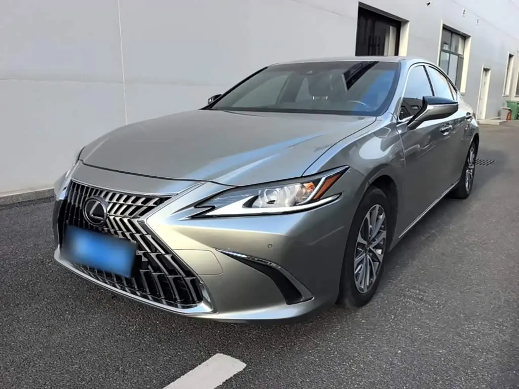Lexus ES 2023 — Photo 2/20