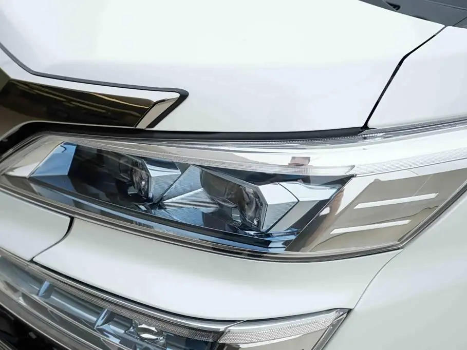 Toyota Vellfire 2022 — Photo 14/20