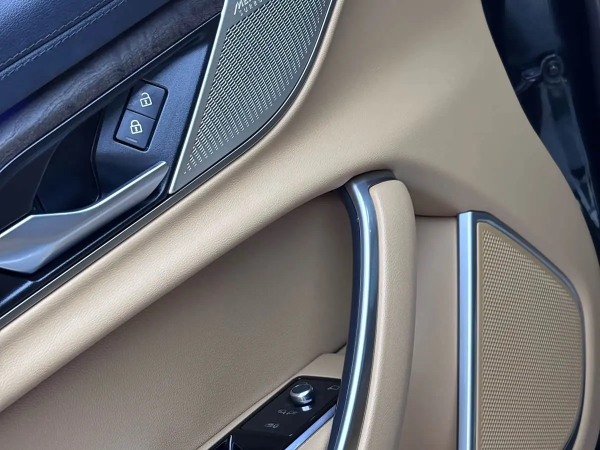 Jaguar XFL 2023 — Photo 11/20
