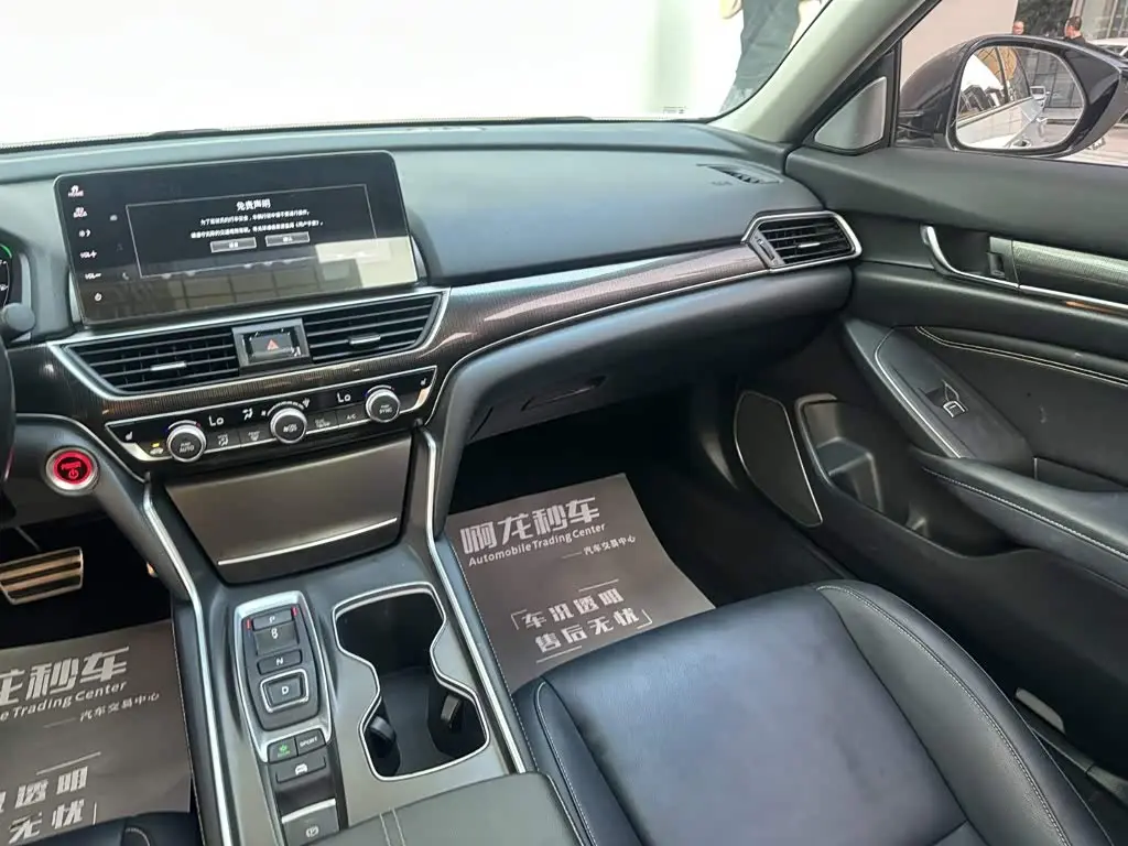 Honda Accord 2022 — Photo 7/13