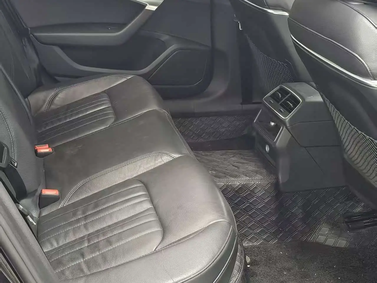 Audi A6L 2022 — Photo 12/17