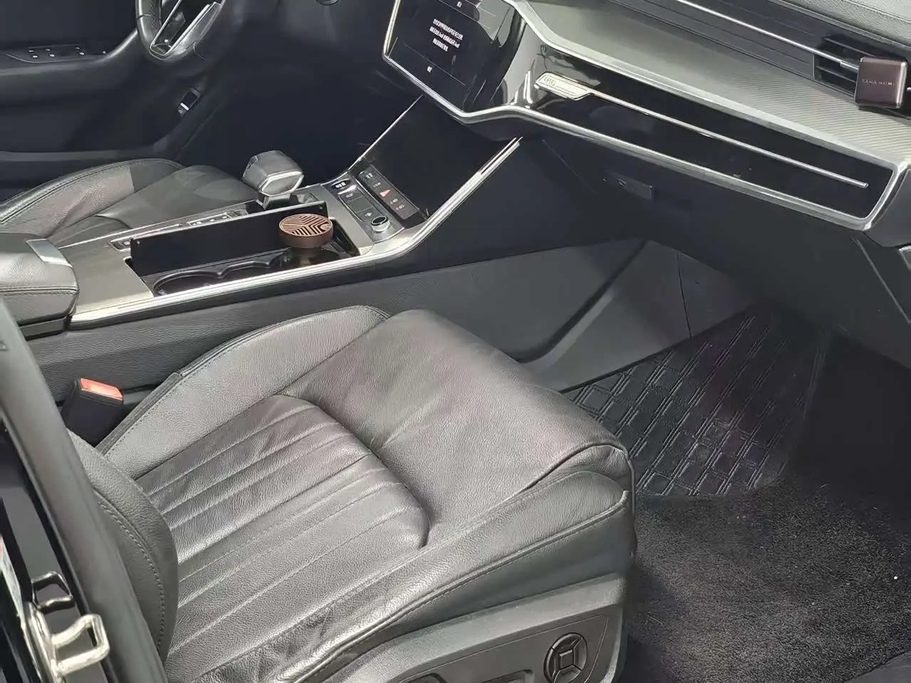 Audi A6L 2022 — Photo 13/17
