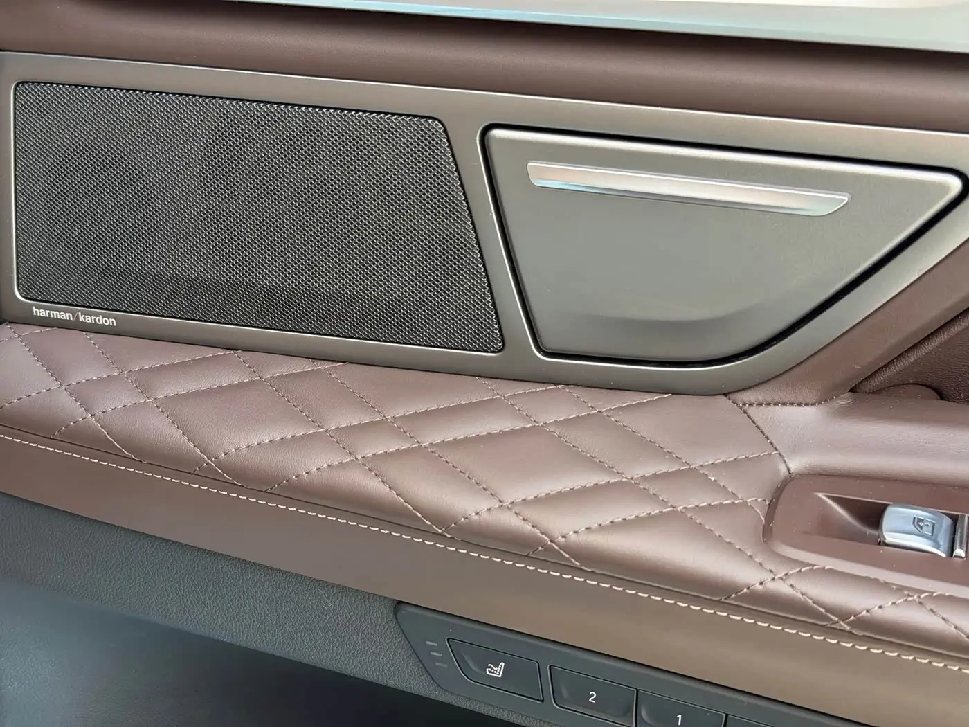 BMW 7 Series 2019 — Photo 11/16