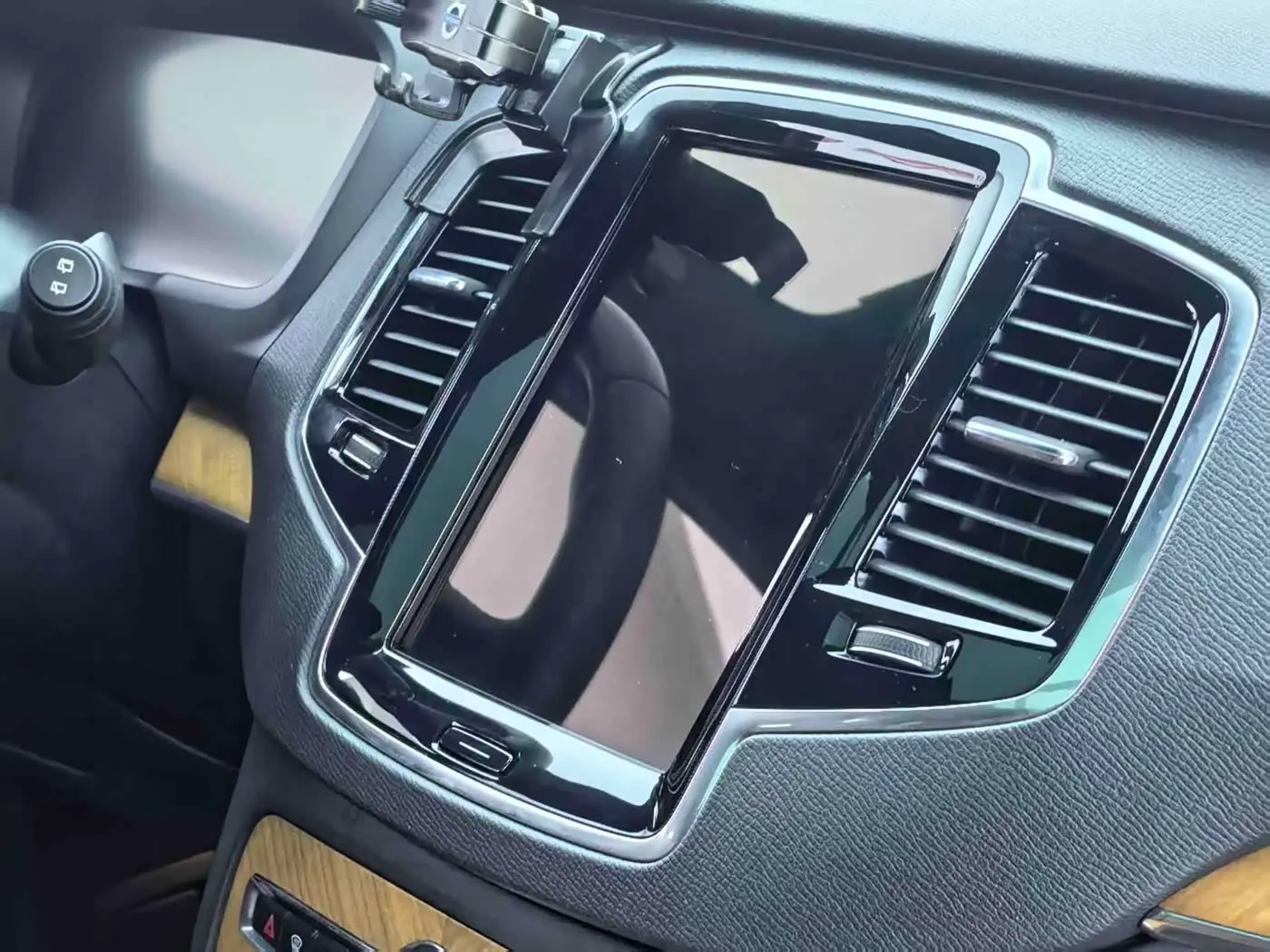 Volvo XC90 2020 — Photo 19/20