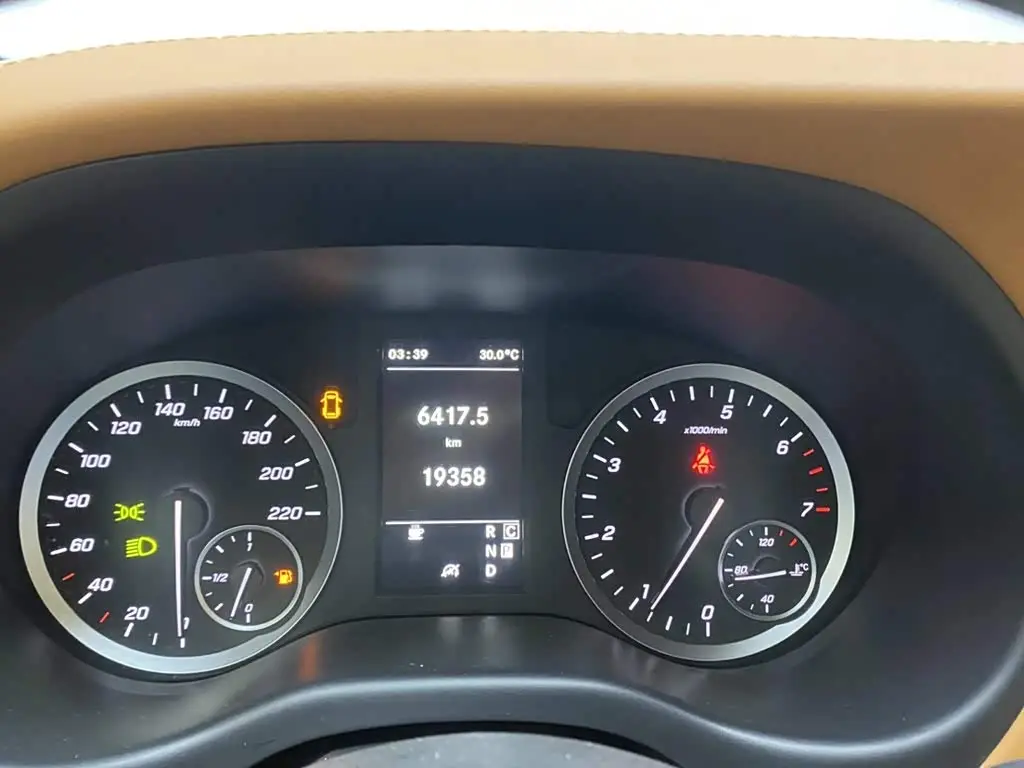 Mercedes-Benz Vito 2023 — Photo 15/20