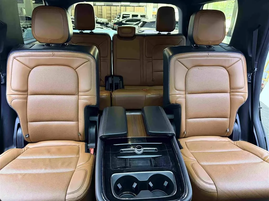 Lincoln Navigator 2020 — Photo 14/20