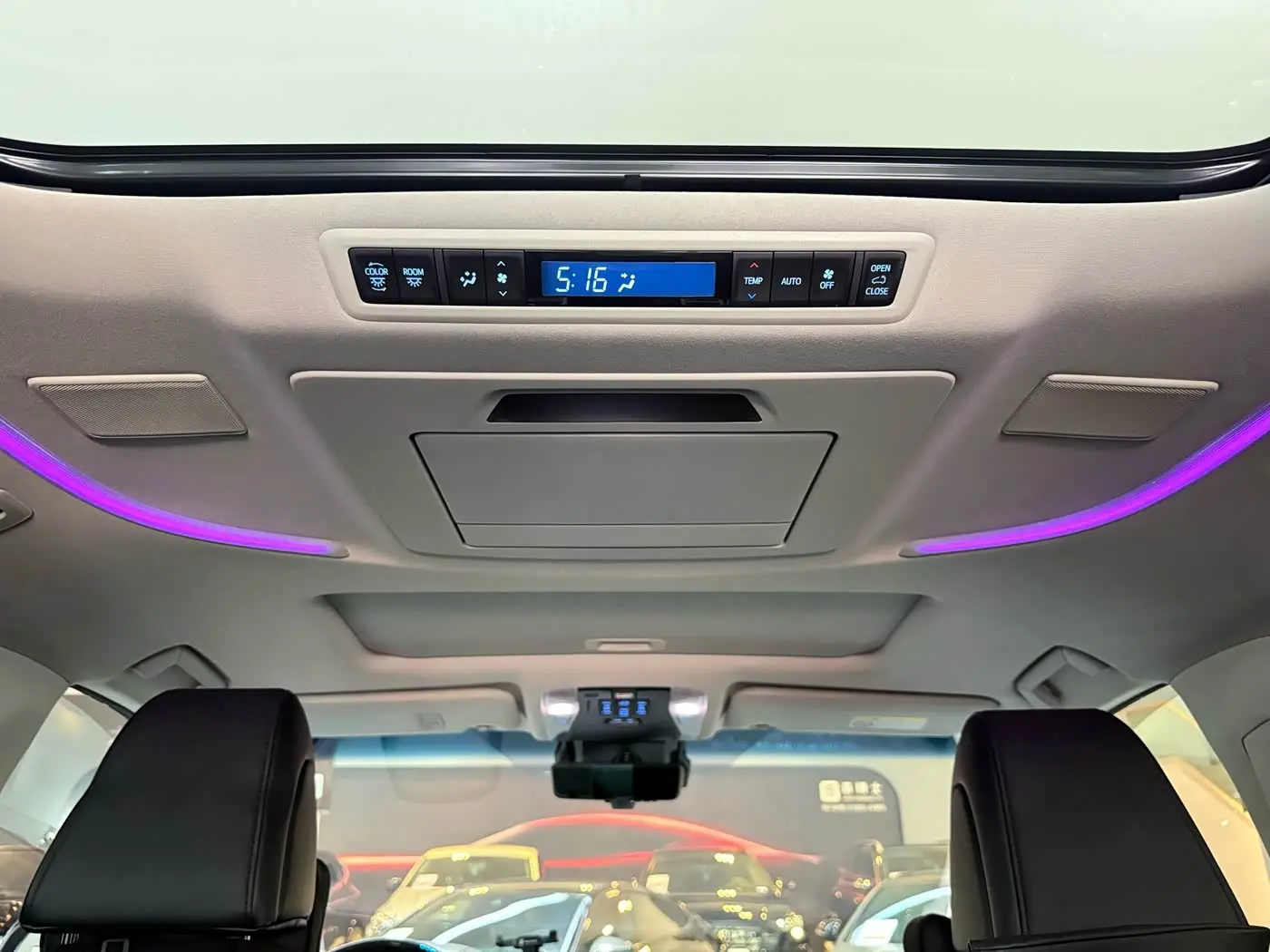 Toyota Vellfire 2023 — Фото 14/19