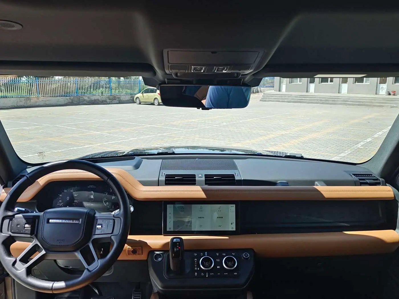 Land Rover Defender 2021 — Фото 8/11