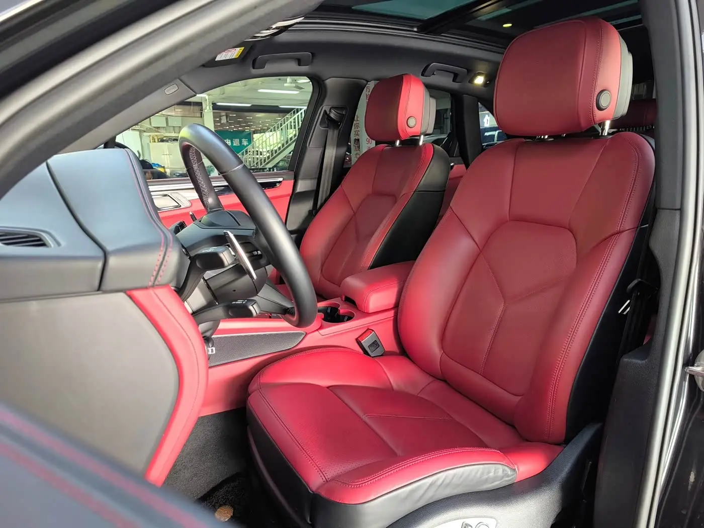 Porsche Macan 2023 — Фото 16/20