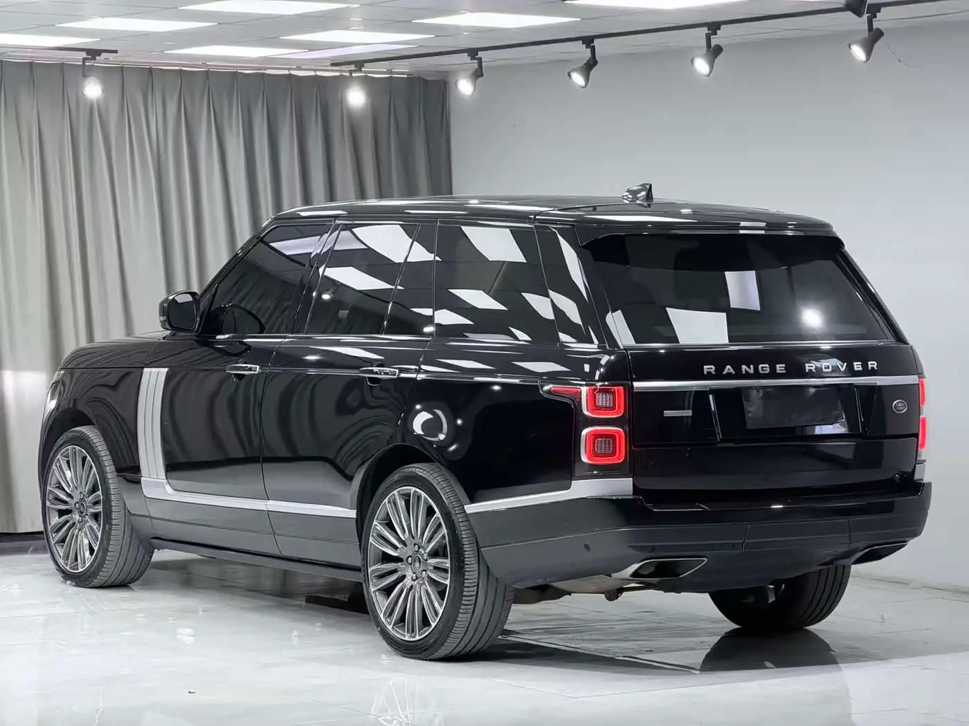Land Rover Range Rover 2019 — Photo 12/13