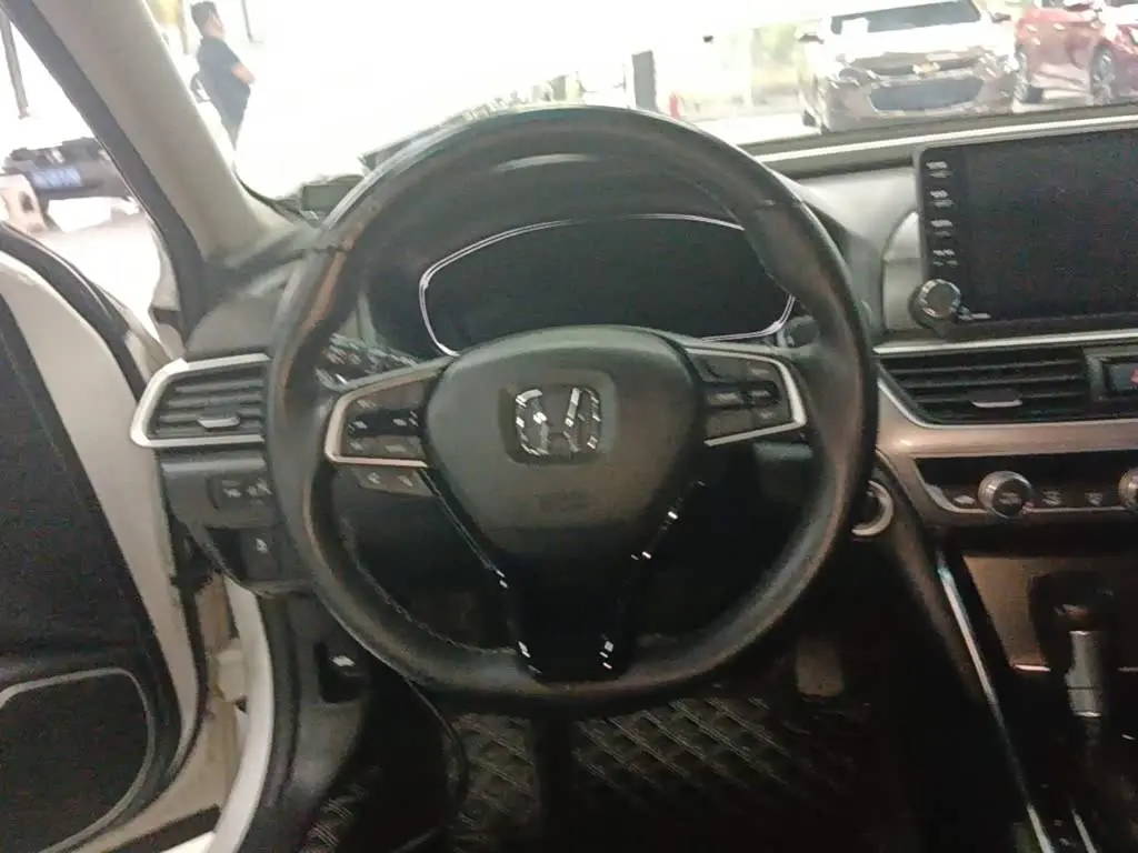 Honda Accord 2019 — Photo 7/20
