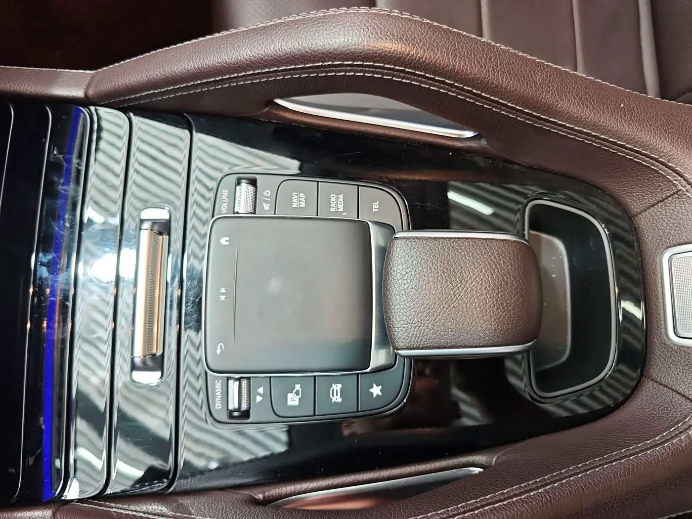 Mercedes-Benz GLE 2023 — Photo 10/16