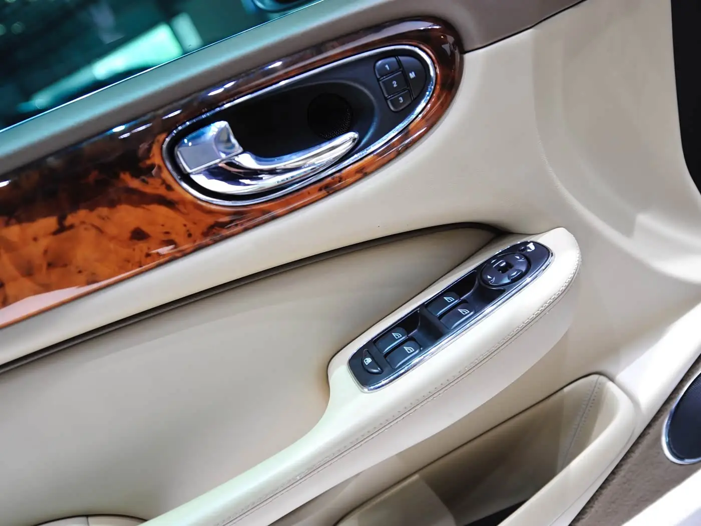 Jaguar XJ 2008 — Фото 18/20
