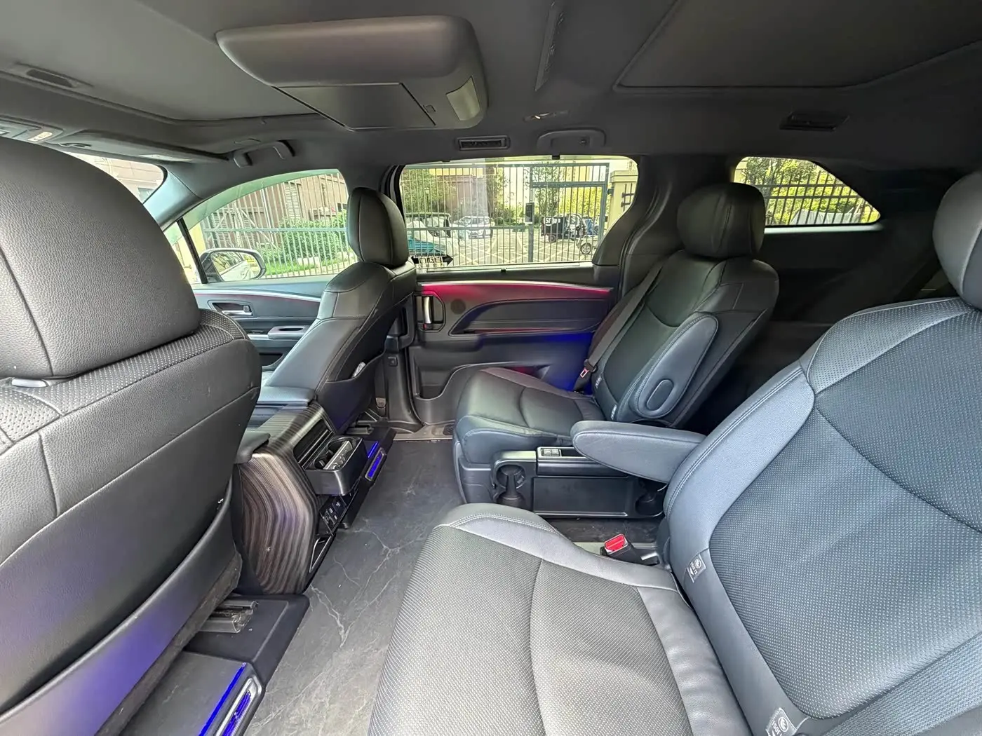 Toyota Granvia 2023 — Photo 6/9