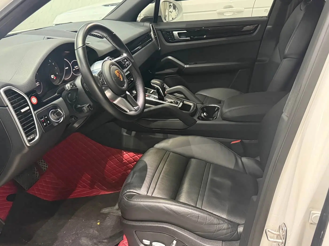 Porsche Cayenne 2018 — Photo 7/17