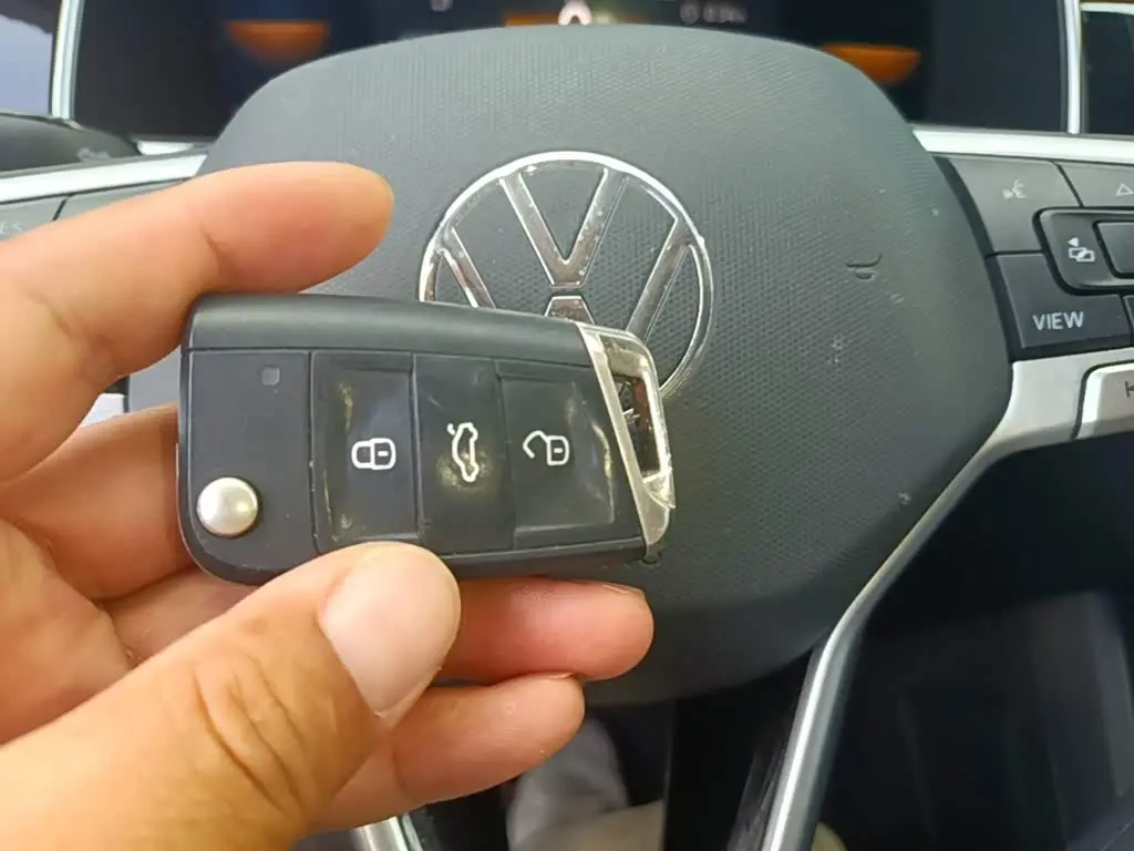 Volkswagen Tiguan L 2022 — Photo 9/20