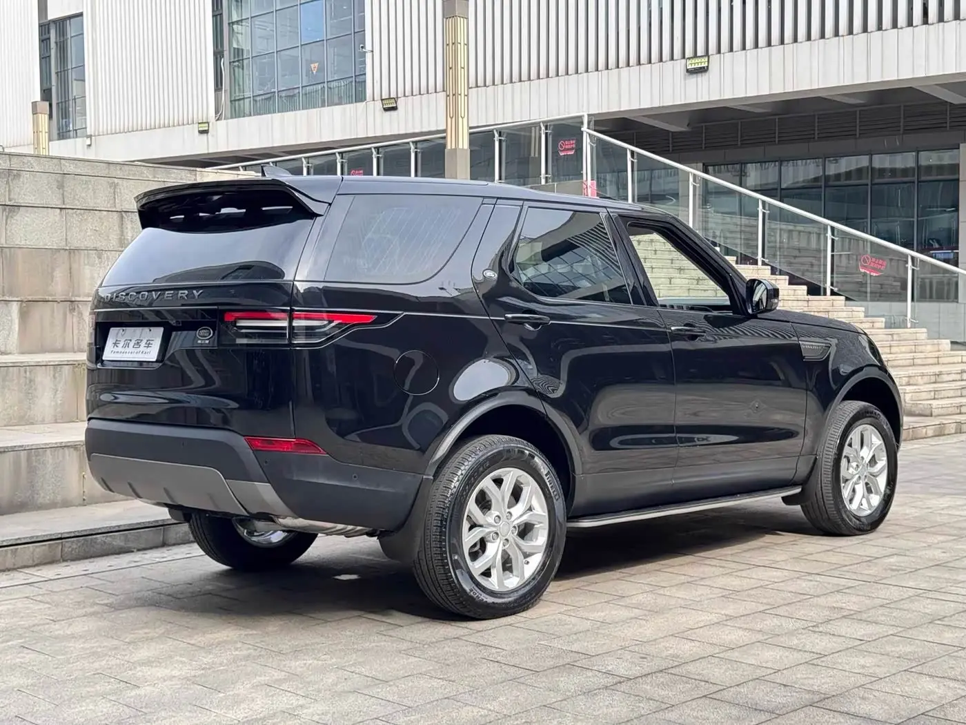 Land Rover Discovery 2019 — Photo 7/13