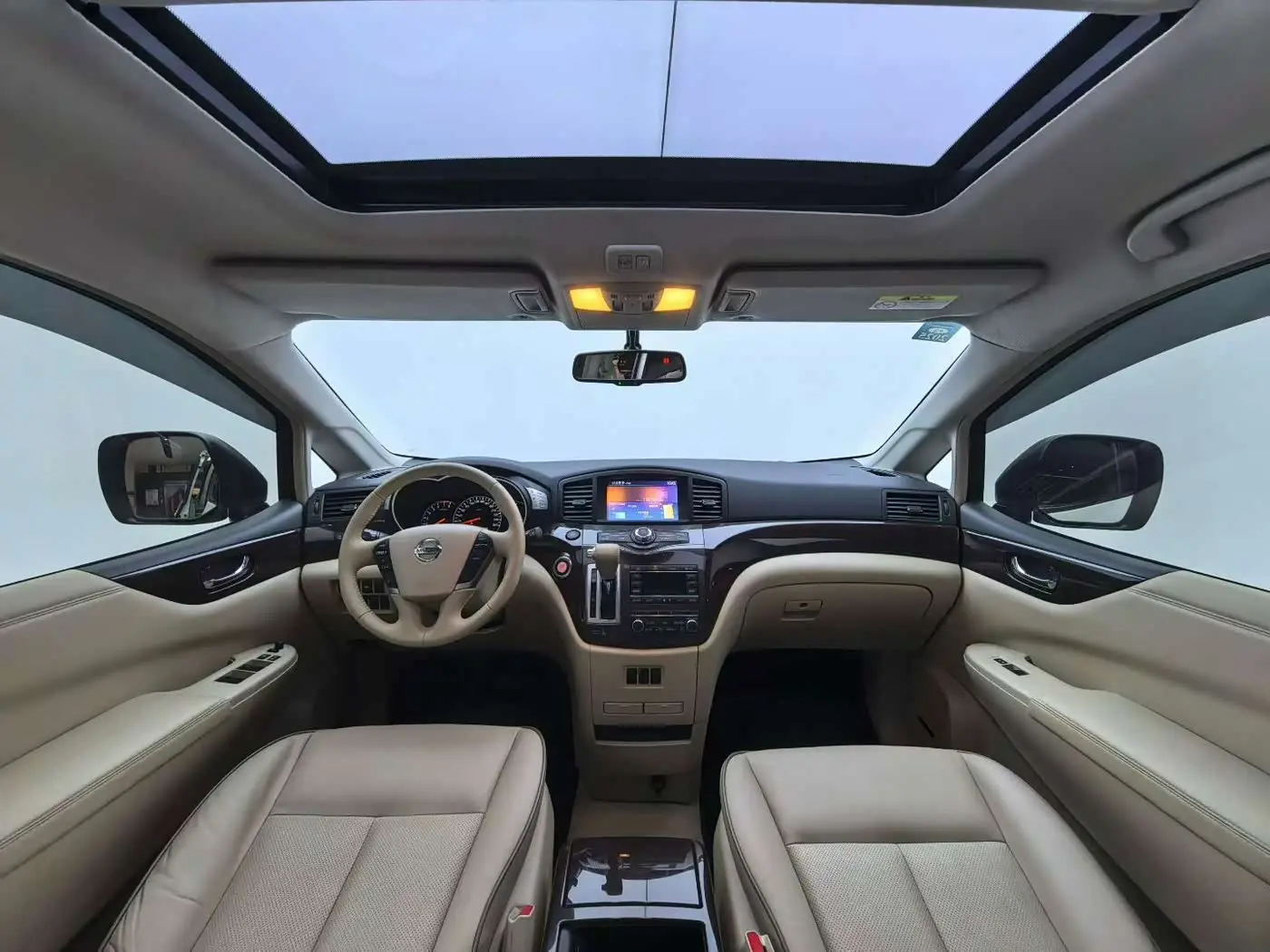Nissan Quest 2017 — Photo 3/9