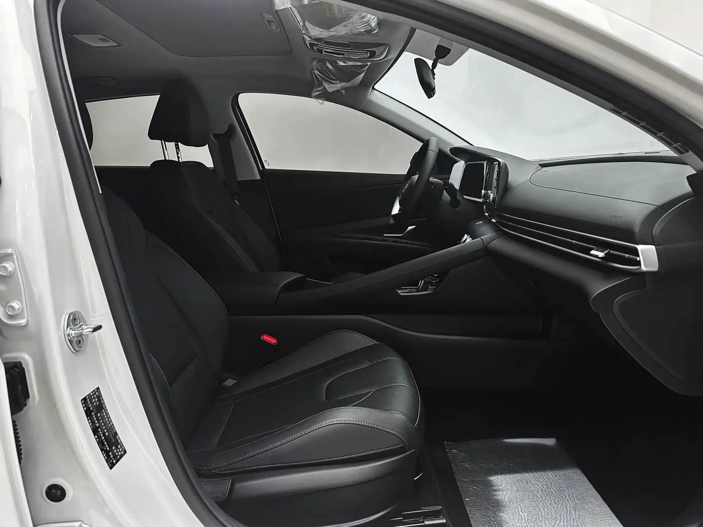 Hyundai Elantra 2023 — Фото 20/20