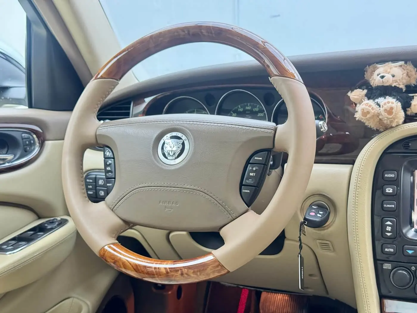 Jaguar XJ 2009 — Şəkil 7/12