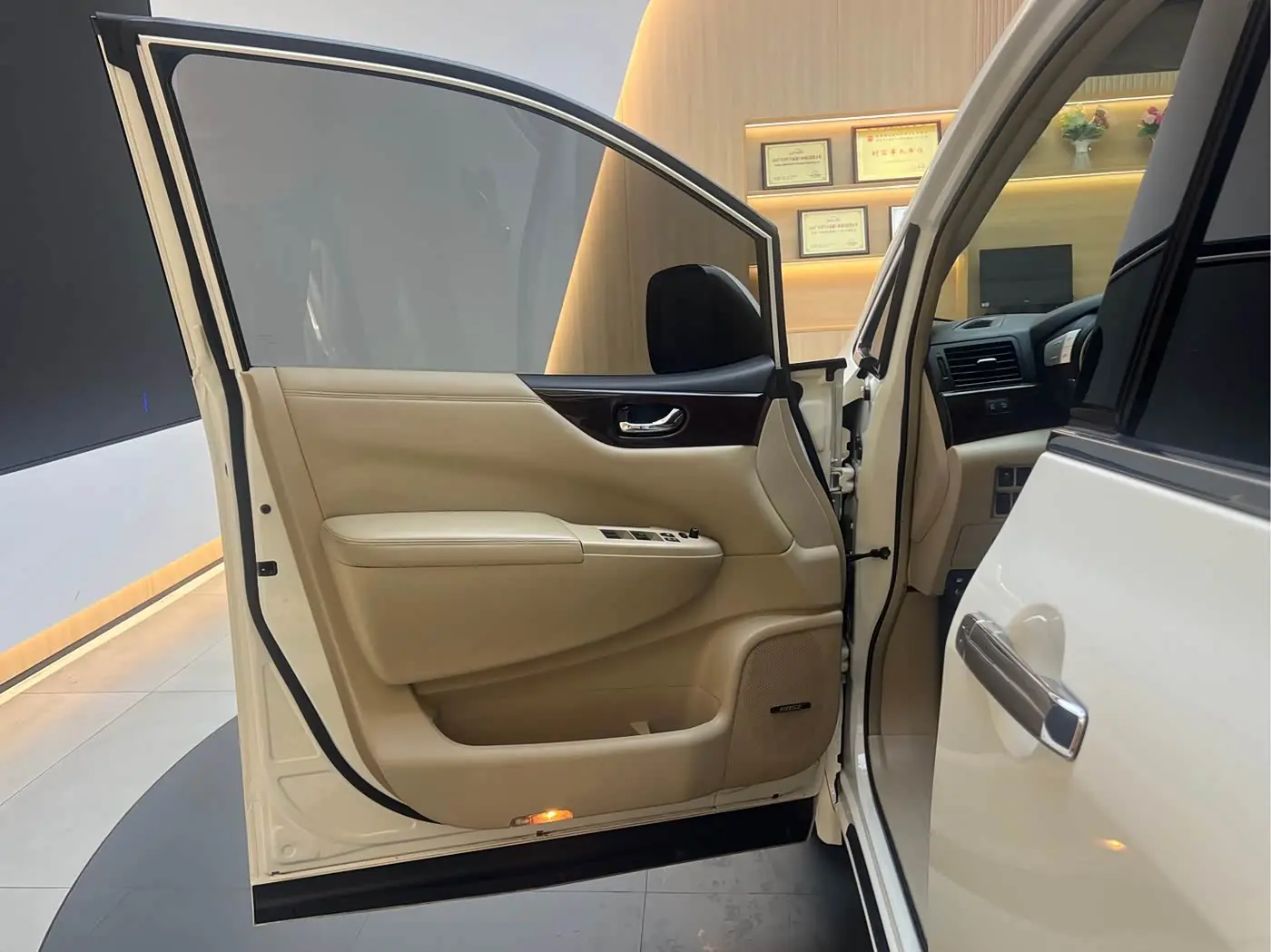 Nissan Quest 2016 — Şəkil 15/20