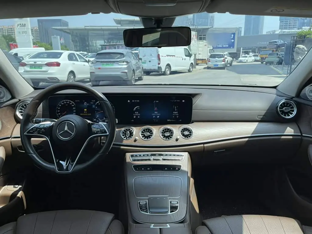Mercedes-Benz E-Class 2021 — Photo 15/20