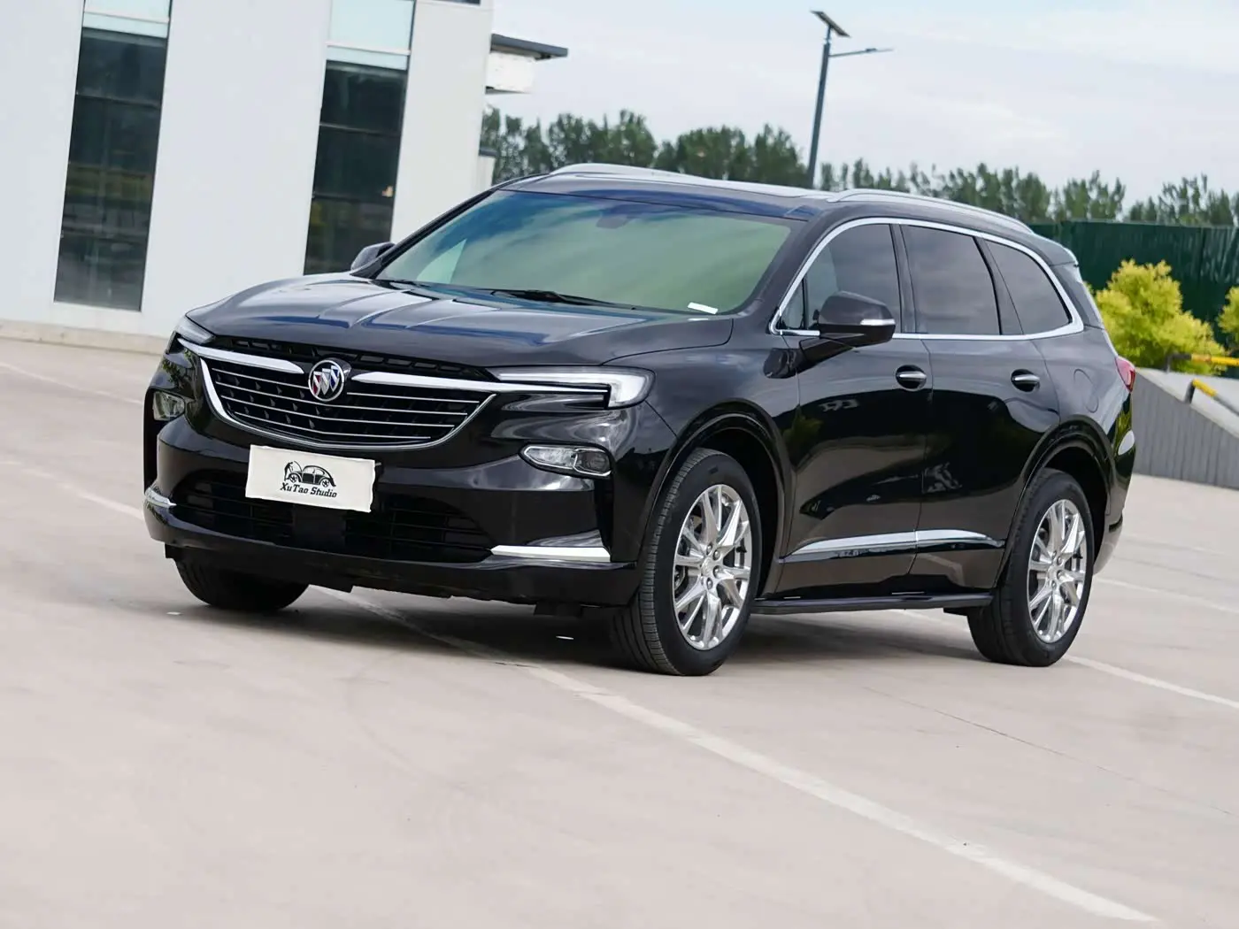 Buick Enclave 2023 — Фото 1/11