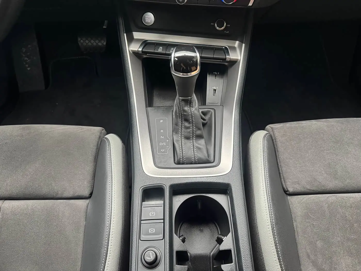 Audi Q3 2019 — Şəkil 18/20