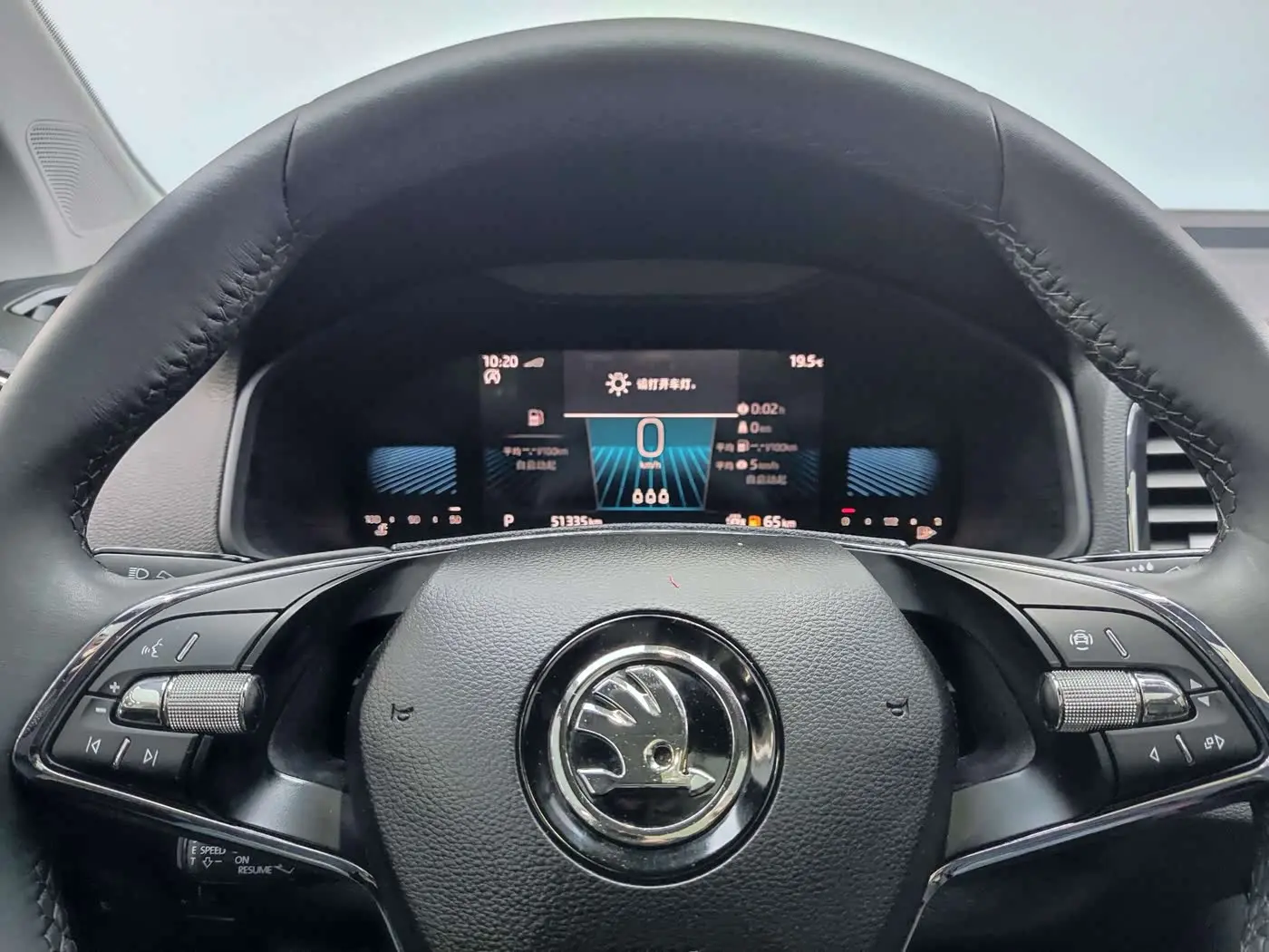 Škoda Karoq 2023 — Photo 17/18