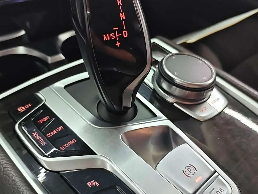 BMW 7 Series 2017 — Photo 18/20