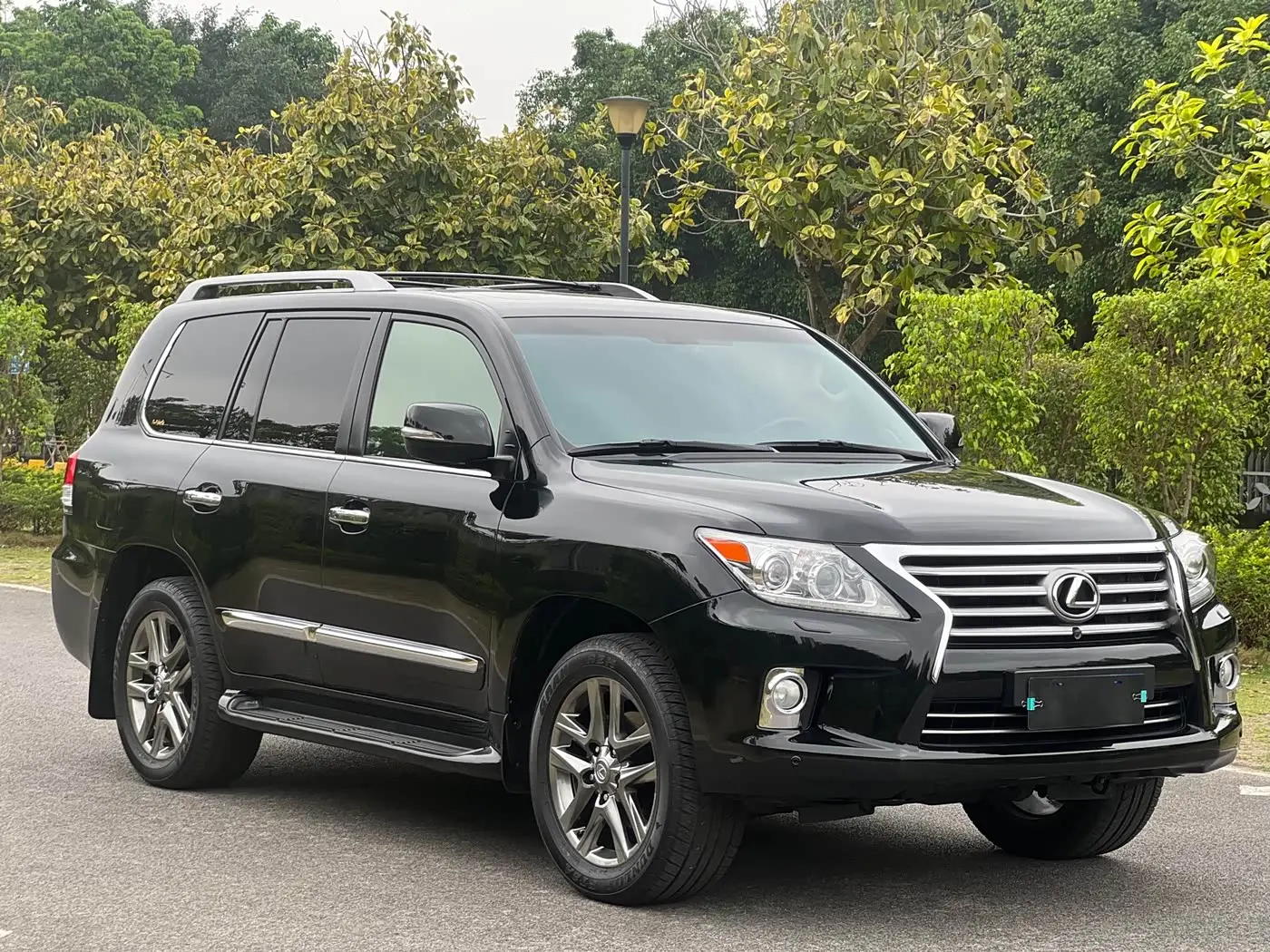 Lexus LX 2013 — Photo 3/20