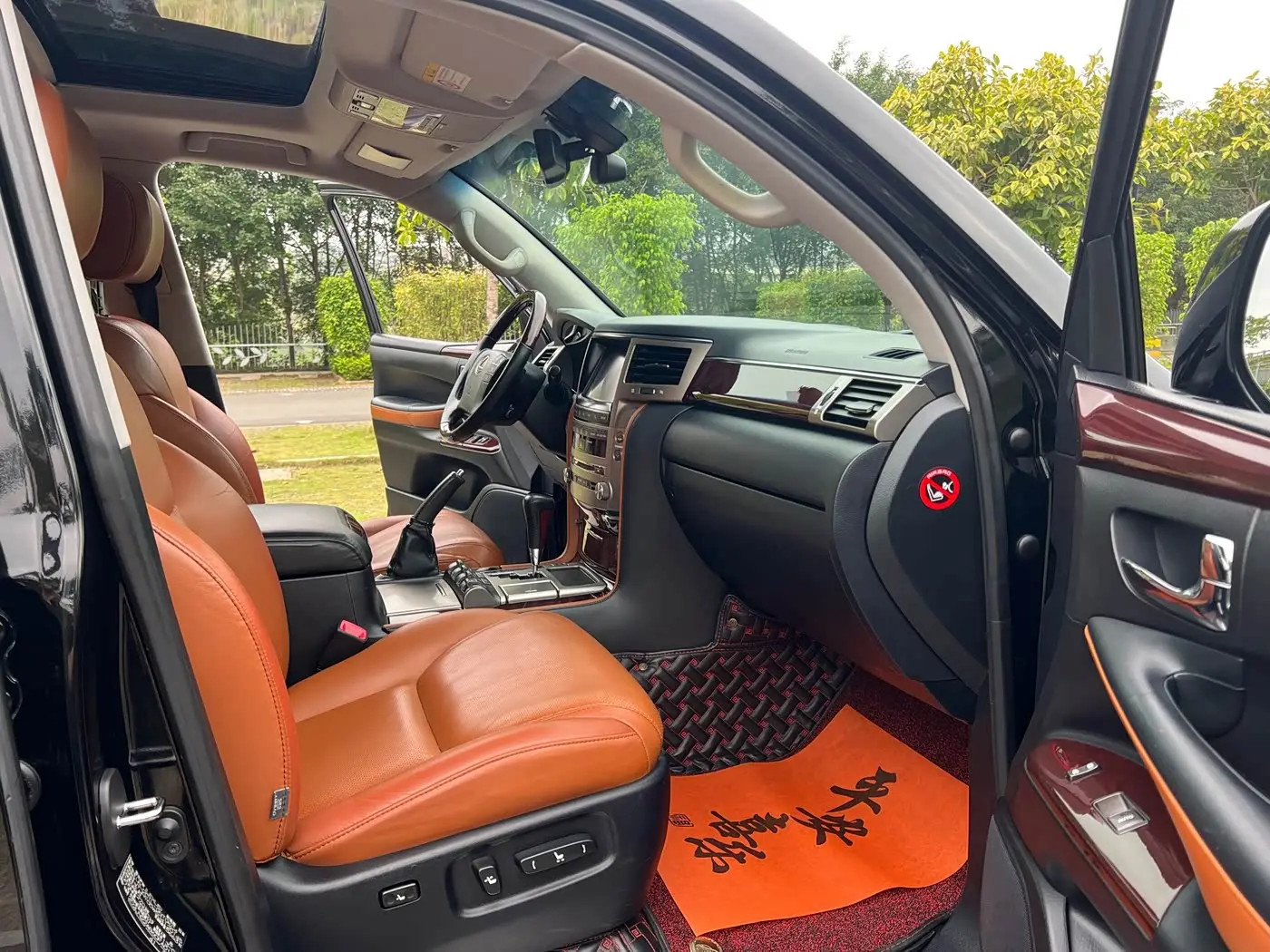 Lexus LX 2013 — Photo 14/20