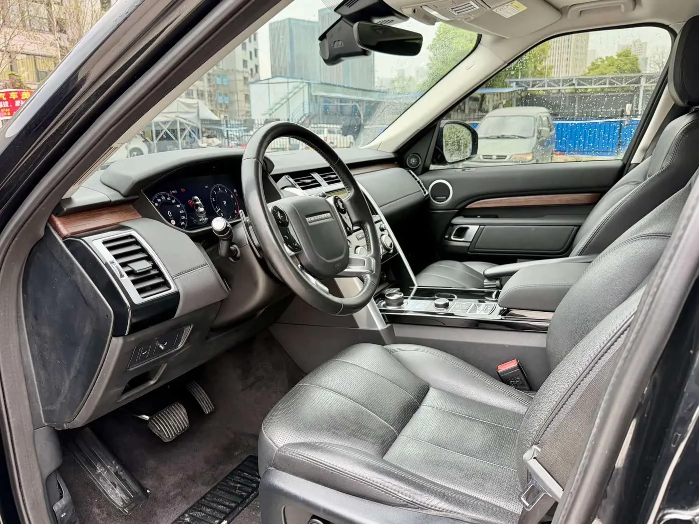 Land Rover Discovery 2020 — Şəkil 10/17